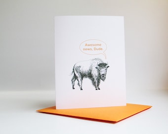 Bonne nouvelle dit le buffle. Carte de félicitations, faire-part. Laissez le bison vous aider à le dire. Carte d'annonce.