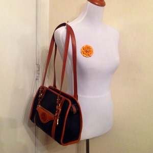 Vintage Dooney Bourke Shoulderbag Blue Leather Tan Trim Chic Preppy Style  Fashion Back-To-School Wear