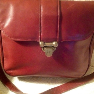 Vintage Etienne Aigner Shoulderbag Oxblood Red Fashionable Stylish Leather Wear image 4