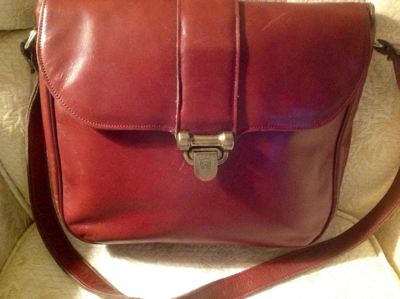 Vintage Etienne Aigner Shoulderbag Oxblood Red Fashionable Stylish Leather Wear image 4