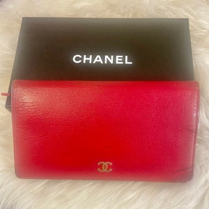 Vintage CHANEL Bi-fold Wallet - A Retro Tale - A Retro Tale