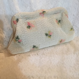 Embrague elegante vintage con cuentas pequeñas
