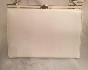 Vintage Old Fashion Off White Pocketbook Handbag