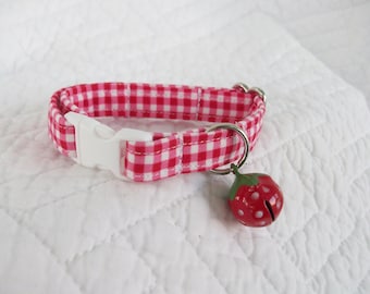 Cat Collar, Strawberry Collar, /Breakaway or Non-Breakaway / Cat. Kitten, Mini Dog Sizes