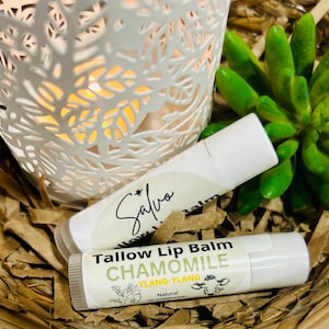 Lipbalsem kamille en tube ylang-ylang. Zacht en voedend voor droge lippen. Uitstekende vochtretentie en gladde afwerking 5,5 ml