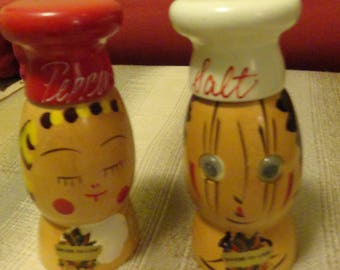 Vintage KITSCH Salt and Pepper 1950s Kitchen Wood Chef Hats Cook