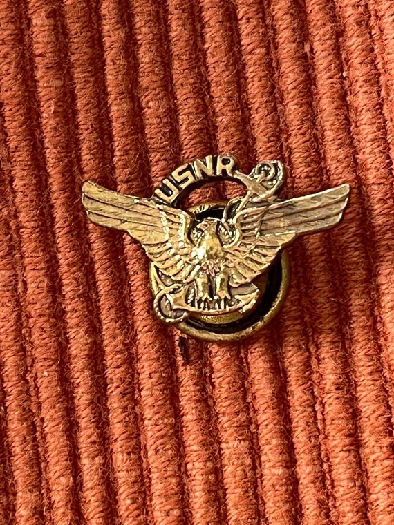 Vintage WWII US Navy Reserve lapel pin eagle