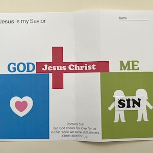 Puede incluir: Una tarjeta educativa religiosa imprimible con una cruz roja, fondos azules y verdes, y el texto "Jesús es mi Salvador", "DIOS", "Jesucristo", "YO" y "PECADO". La tarjeta también incluye la referencia bíblica "Romanos 5:8" y el texto "pero Dios demuestra su amor por nosotros en que, mientras aún éramos pecadores, Cristo murió por nosotros."