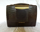 Vintage RCA Victor Tube Radio Brown Bakelite