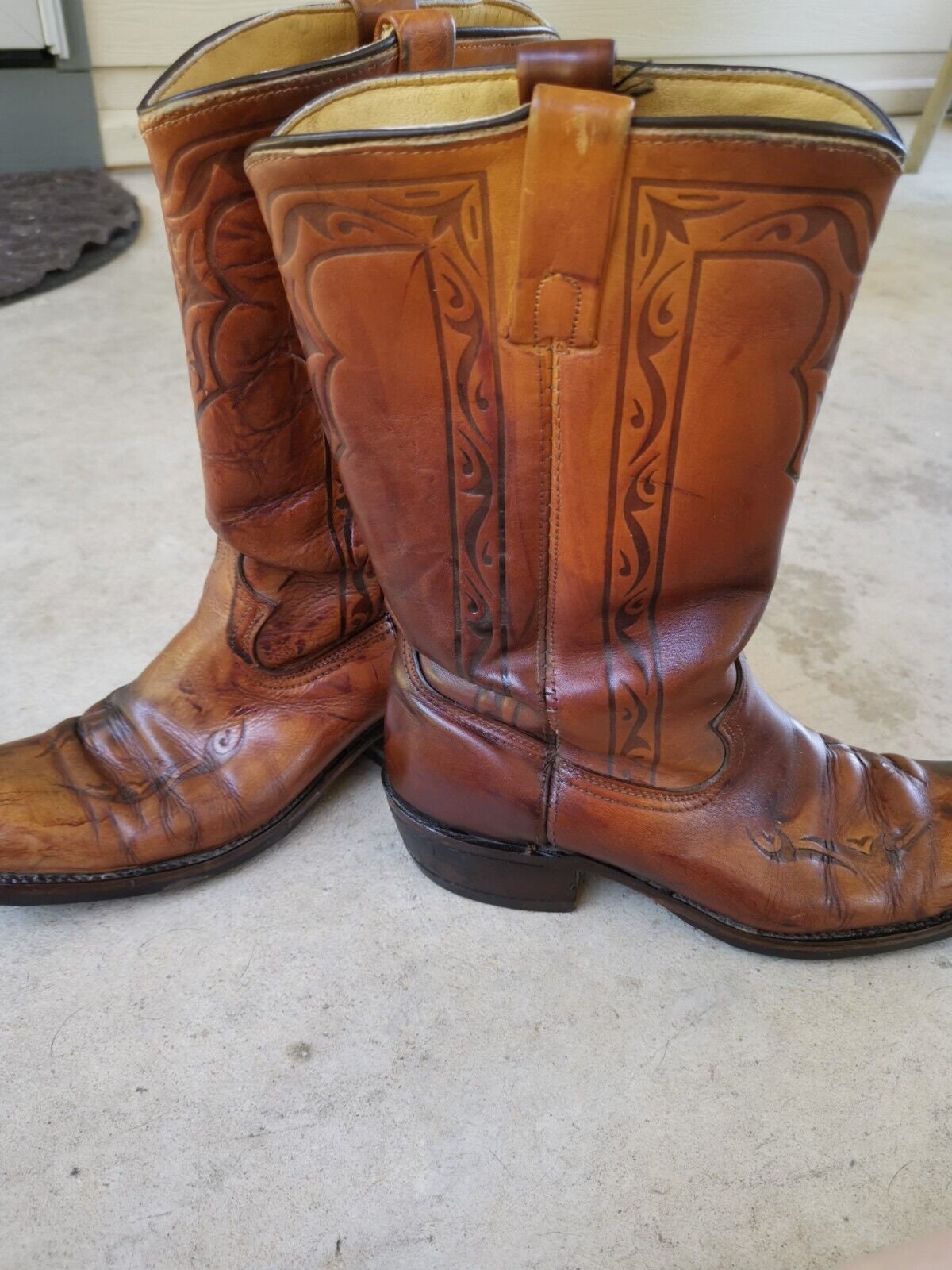 Vintage 70s Tooled Leather Cowboy Boots - Men display picture 2