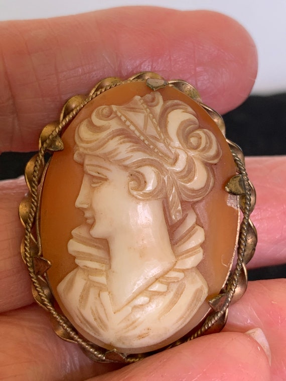 Antique Carved Shell Lady Cameo Brooch Pin Carvin… - image 1