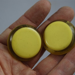 Vintage Yellow Plastic Clip on Earrings 1950&#39;s - 1960&#39;s Mid Century Modernist Mod Round Circle