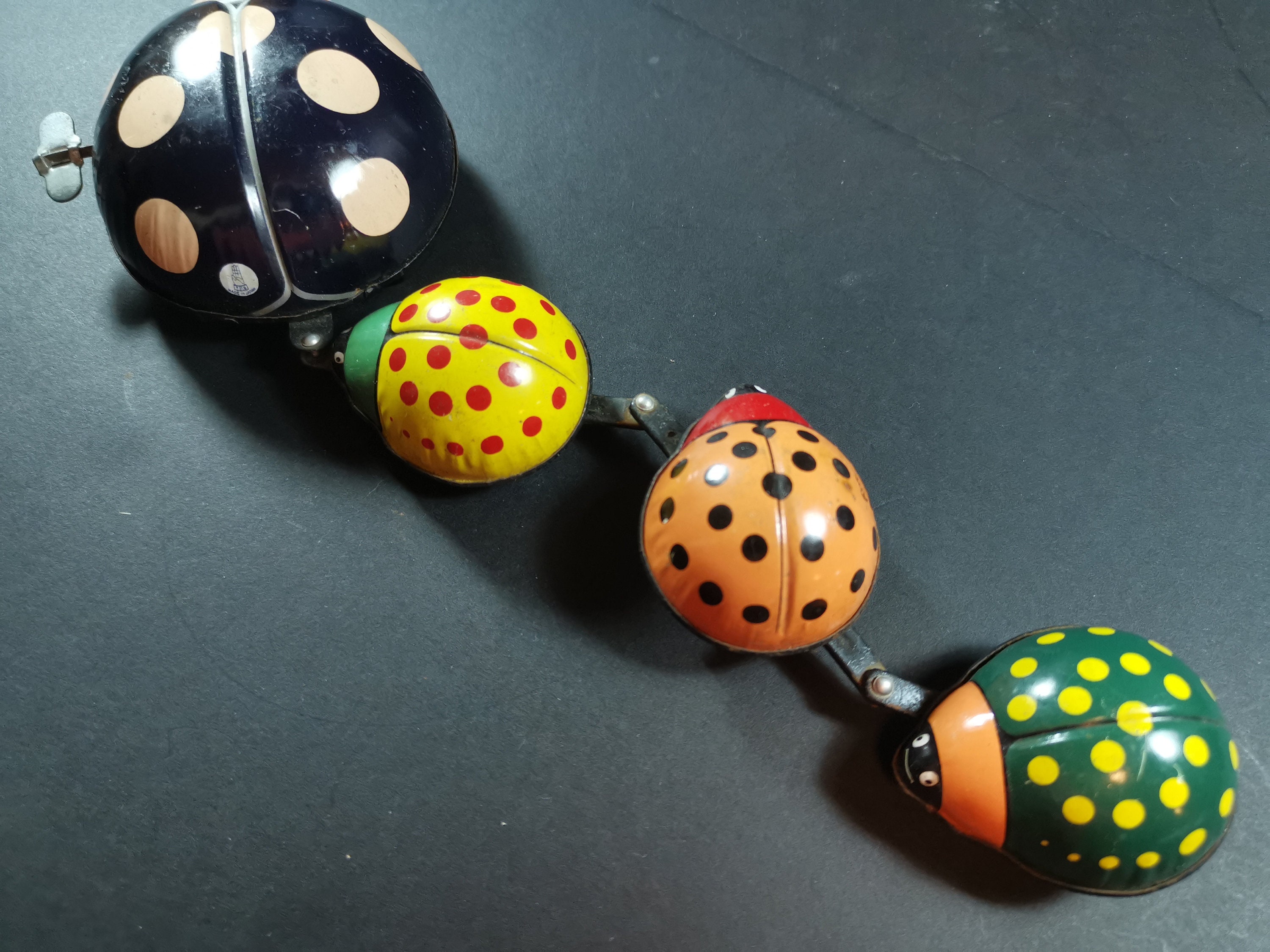 VINTAGE WOOD WADDLE BUG TOP WATER FISHING LURE CATCH A