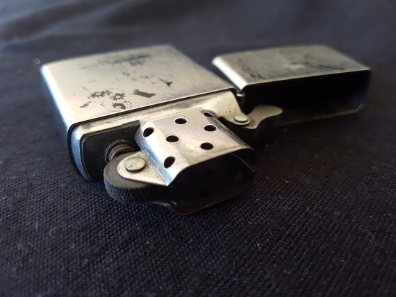 ZIPPO STARING 純銀 VINTAGE Vintage Zippo Lighter Silver - Vertical Lined Design w