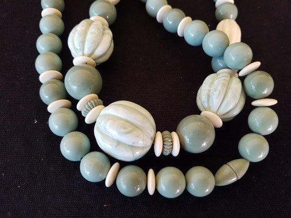 Vintage Beaded Necklace 1950's Sage Green and Whi… - image 6