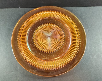 Plato vintage Jeannette de cristal iridiscente con diseño de aniversario de 10 pulgadas, color naranja y dorado.