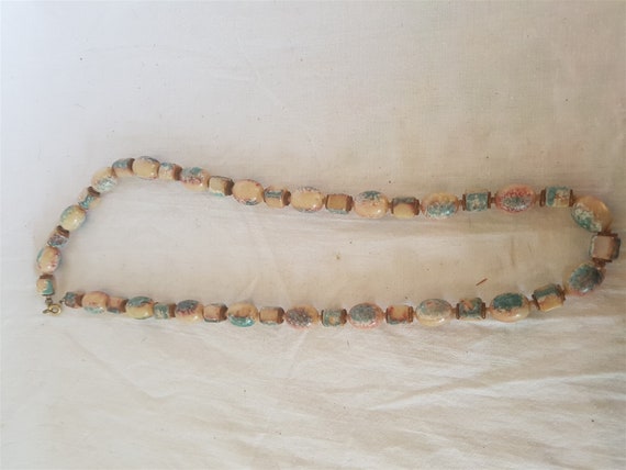 Vintage Plastic Bead Necklace 1940's - 1950's Mid… - image 5