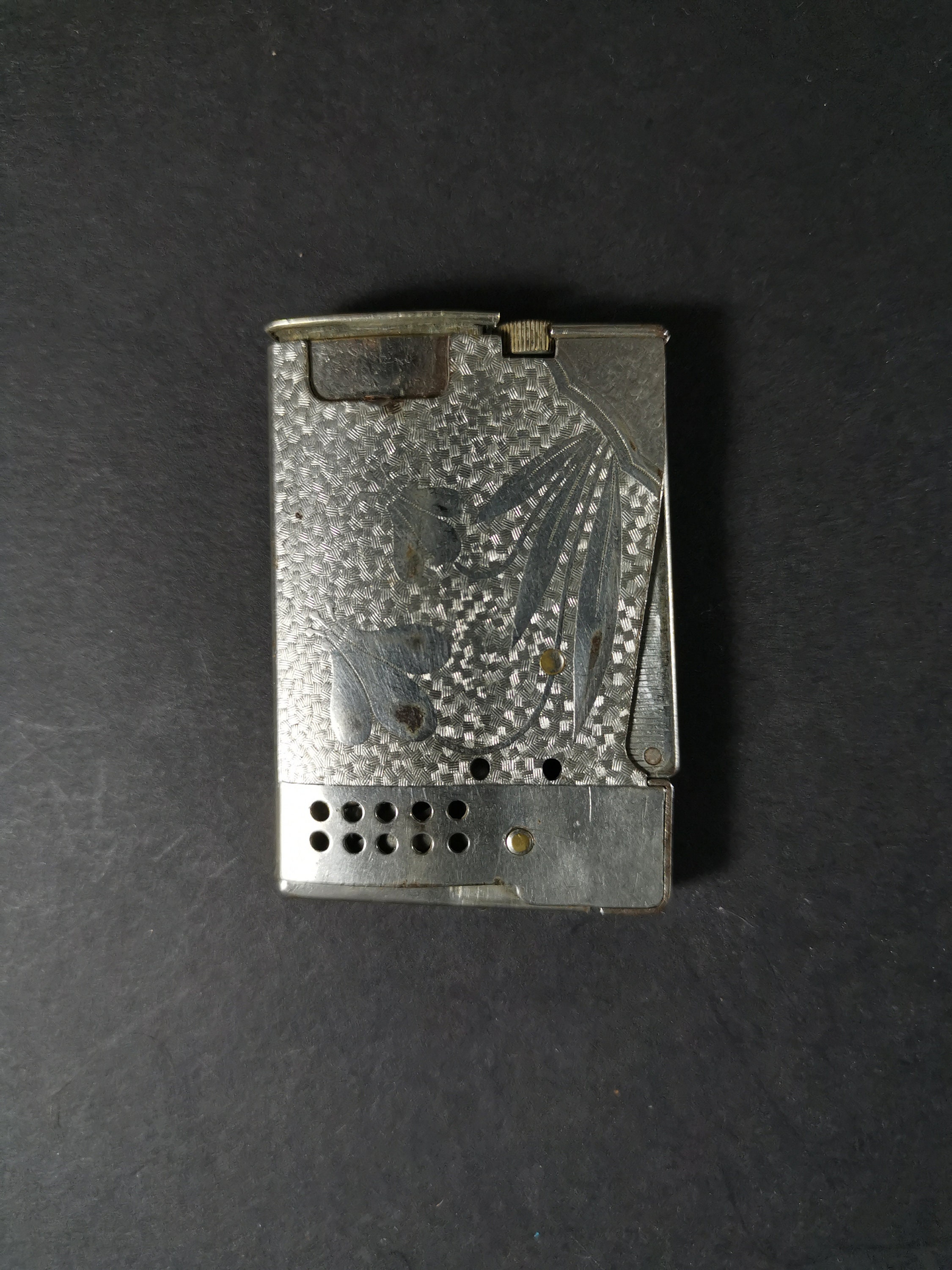 Vintage Splendy Cigarette Lighter Silver Metal With Flowers Vintage Splendy Cigarette Lighter Silver Metal With Flowers