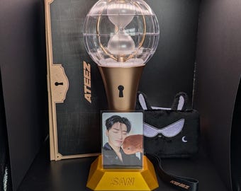 KPOP Ateez Lightiny v2 Lightstick Stand: Customizable 3D Printed Display, English Version