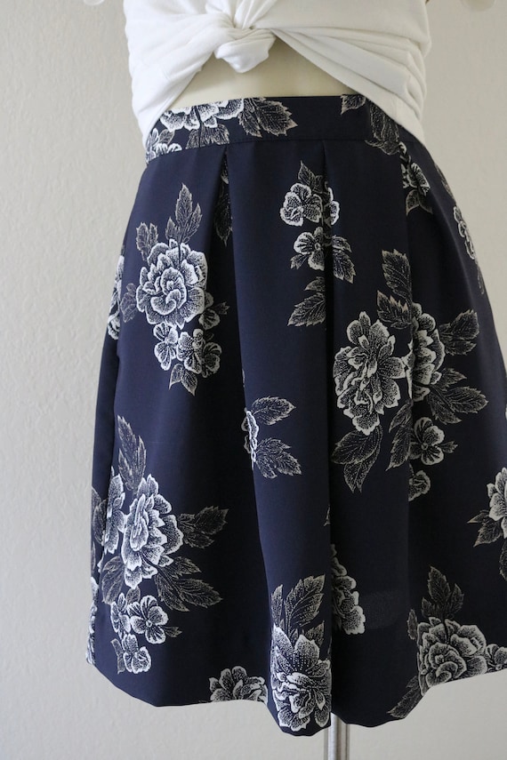 flowy gardenia shorts - 27 - image 3