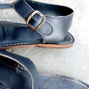 70's Navy Leather Thong Sandals Sz 8M | Etsy