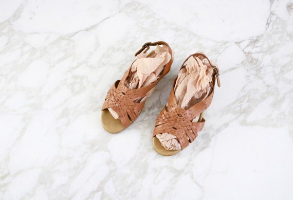 caramel leather huaraches / 6 w