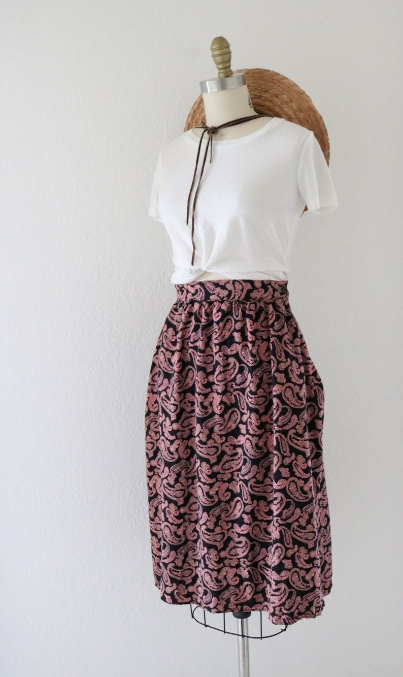 pink paisley skirt - 30 - vintage 90s y2k black womens size medium knee rayon flowy skirt