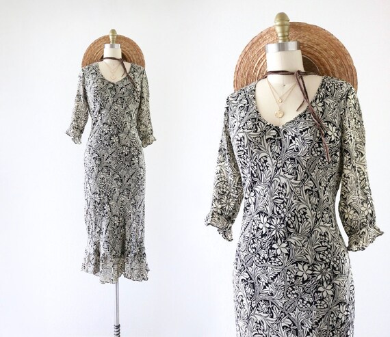 silky flutter dress - m