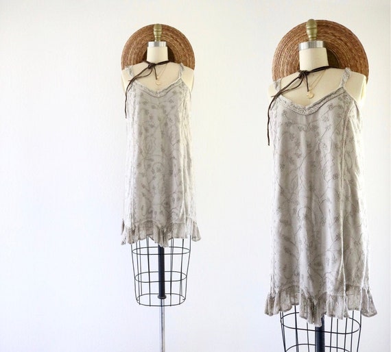 embroidered flutter dress s/m