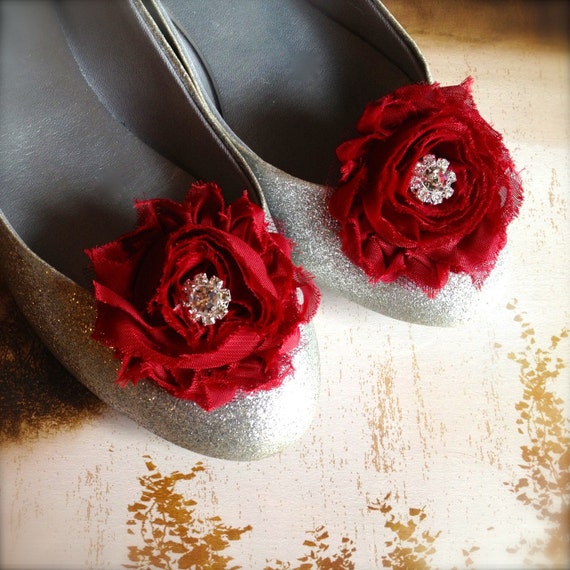 Items similar to Chic blossom shoe clips in burgundy, blush, navy