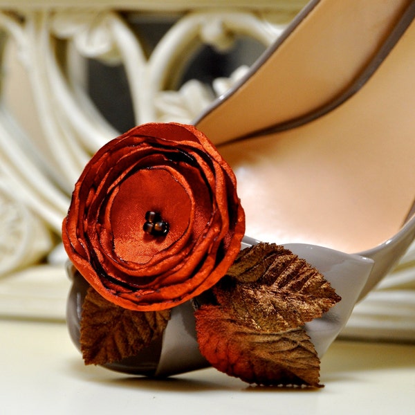 Rust flower shoe clips with velvet leaves for your fall wardrobe.