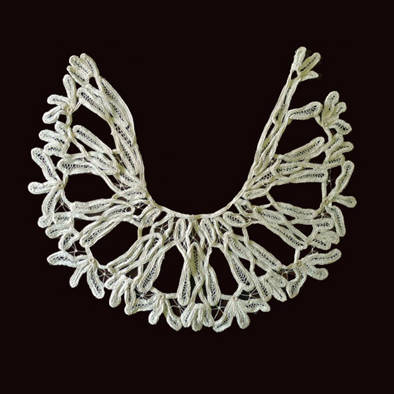 Antique 1980/'s Victorian Neck Bib Branscombe style Handmade Tape Lace Ecru Beige Collar 100/% organic Cotton