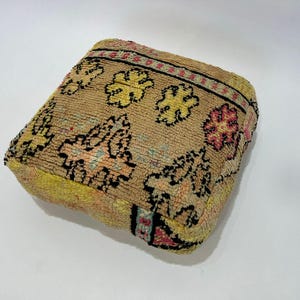プーフベルベルモロッコキリムは単なる装飾品ではありません。暖かさをもたらす文化的芸術品です。
