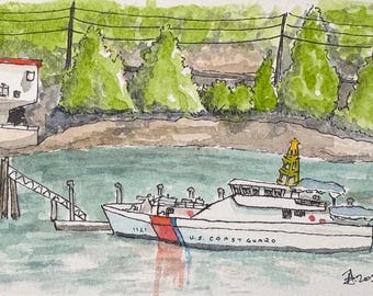 Puede incluir: Una pintura de acuarela de un barco guardacostas estadounidense blanco con el número 1121 en el casco, atracado en un muelle cerca de un edificio. La escena incluye árboles verdes, líneas eléctricas y agua, con el texto U.S. COAST GUARD.