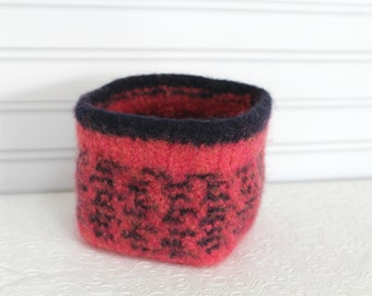 Coral and Navy Knit Felted Storage Basket, Wool Felted Basket, Boiled Wool Small Storage Basket, Soft Wool Storage Container, Square Bowl