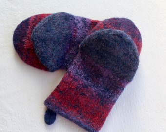 Juego de manoplas de horno de lana tejida y afieltrada en azul, morado, rojo y lavanda