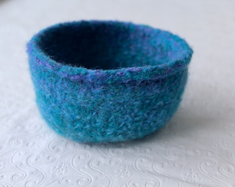 Turquoise Blue Wool Felt Bowl, Wool Storage Basket, Hand Knit Storage Basket,  Eco Friendly Home, JeanieBeanHandknits