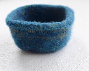 Turquoise Blue Felted Wool Square  Basket, Knit Felt Storage Basket, Boiled Wool Basket, Wool Storage, Blue Square Wool Felt Bowl