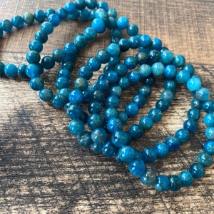 Blue Apatite Beaded Bracelet With Tree-Of-Life Heart Charm main image 0