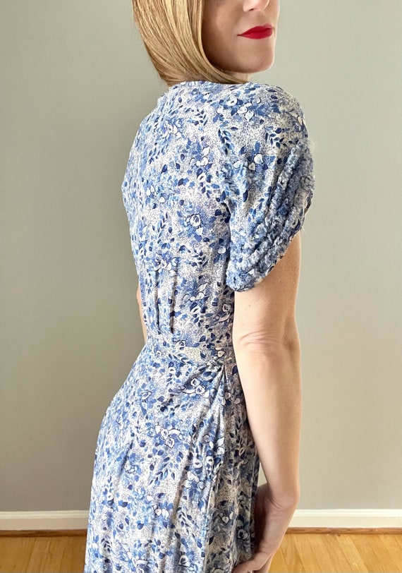 1940s blue floral rayon dress / 40s rayon floral … - image 9