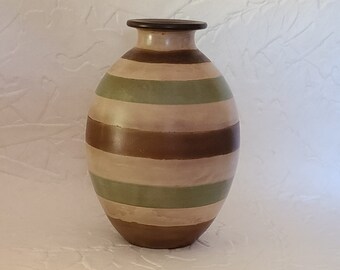 Vintage Pottery Signed by Artist Jose Sosa, 2002, Chulucanas, Peru Rare Vase Design Green Stripe Excellent Condition Earthenware Handmade