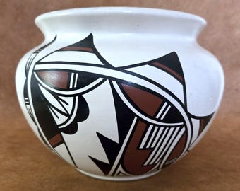 Vintage Navajo Pottery by Taah 'Des' Baah' Large 9" Pueblo Style Olla