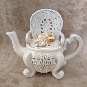 Vintage Seymour Mann Teapot Cat on Chair 1990s Whimsical Sleeping Orange Tabby Novelty Ceramic Tea Pot Wicker Armchair Collectible