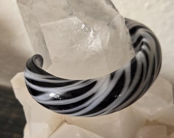 Kevin O'Grady Signed Blown Glass Zebra Cuff Bracelet – Vintage Artisan Fashion