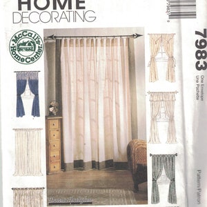 Puede incluir: Un patrón de costura para tratamientos de ventanas, que presenta tres estilos diferentes de cortinas. El patrón es de McCall's Home Decorating y se titula "Window Essentials".