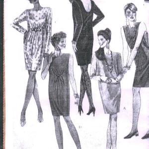 Pode incluir: Ilustração a preto e branco de vestidos femininos de um padrão de costura. Os vestidos variam em estilo, incluindo opções de manga comprida e sem mangas. O texto "McCall's in Minutes" é visível na parte inferior da imagem.