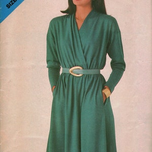 3858 UNCUT Vintage Butterick SEWING Pattern Misses Dress Easy See&Sew