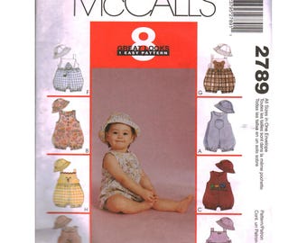 Cartamodello McCall's 2789 per tutine e cappellino da neonato, 8 modelli, taglie S-XL.