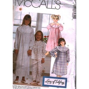 Cartamodello vintage McCalls 7430 Lanz of Salzburg per pigiama da bambina, taglie 4-6.