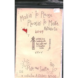 Op de afbeelding: Een vintage borduurpatroon getiteld "Makin' to Please Pleasin' to Make" met nummer 6049. De omslag bevat handgeschreven tekst, een rood hart en een schoolhuisillustratie. Het patroon meet 16.5 x 15.2 cm.